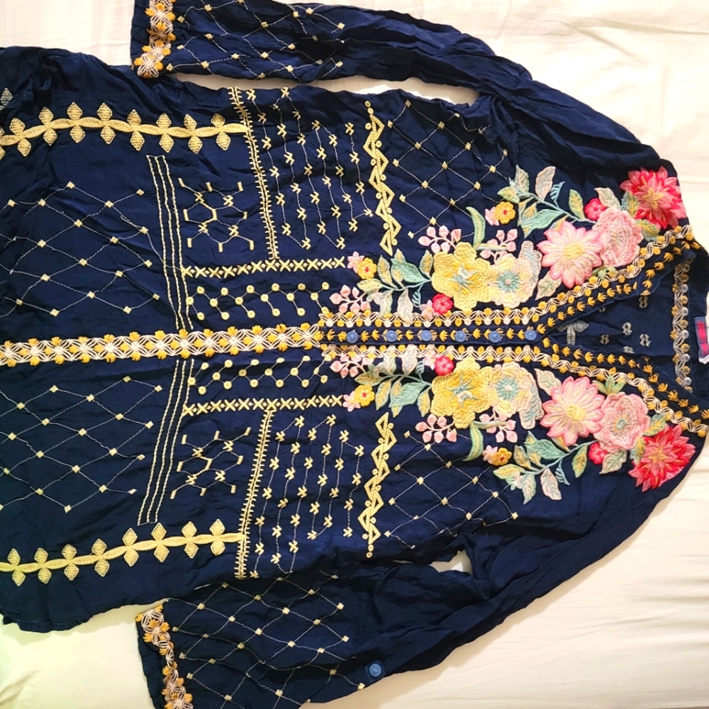 Johnny Was Embroidered Navy Floral Tunic Long Sleeves